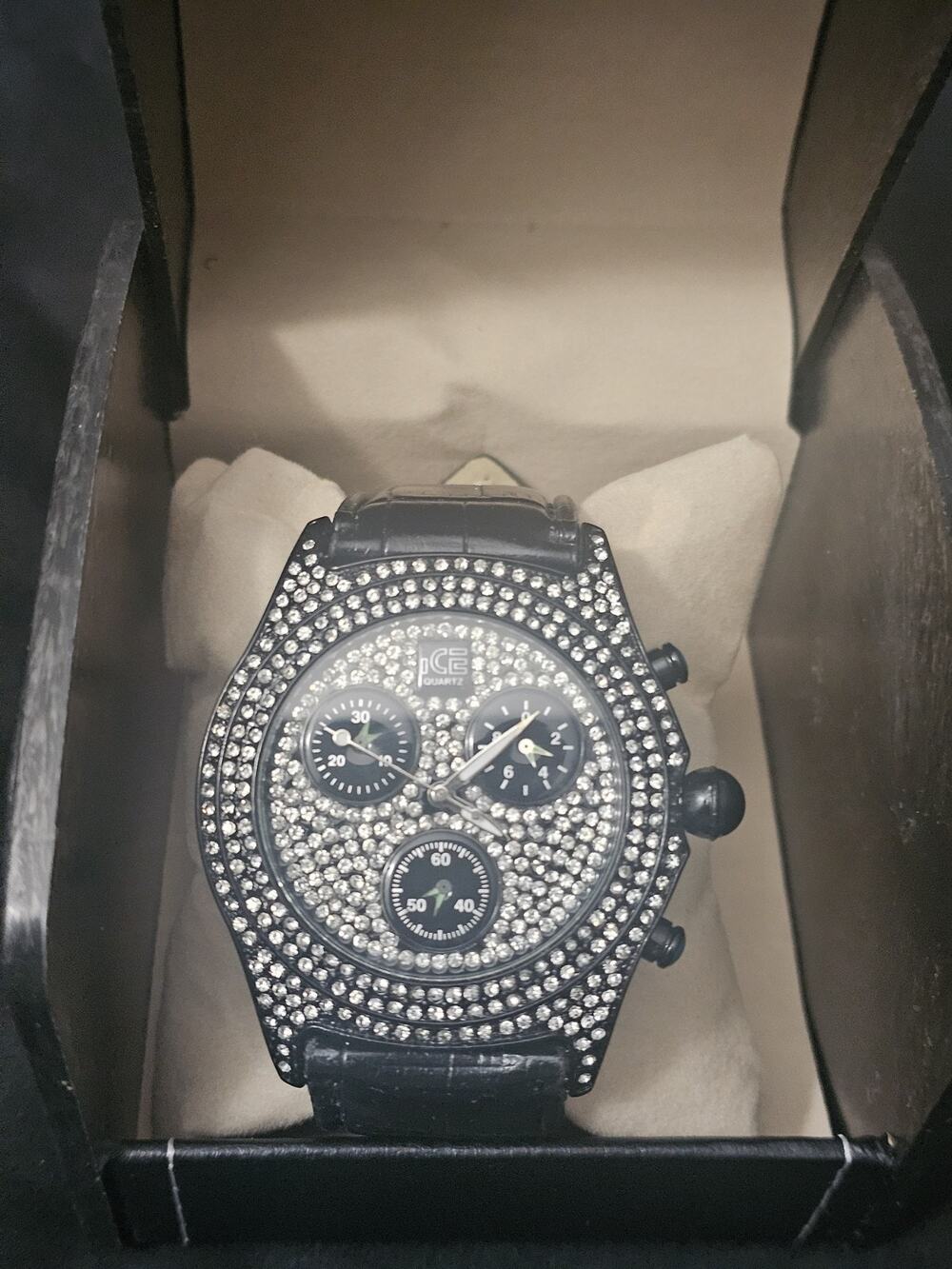 54.1mm black crystal stone Fashion Analog Quartz watch w/Black Faux Leather Band